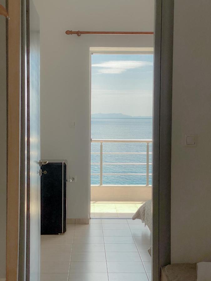 Acta'S Rooms Himarë Eksteriør billede